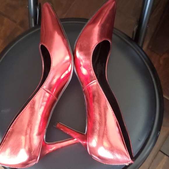 Red metallic heels - Picture 4 of 5